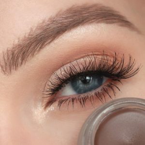 Hoe combineer je wimperextensions met andere make-upproducten?